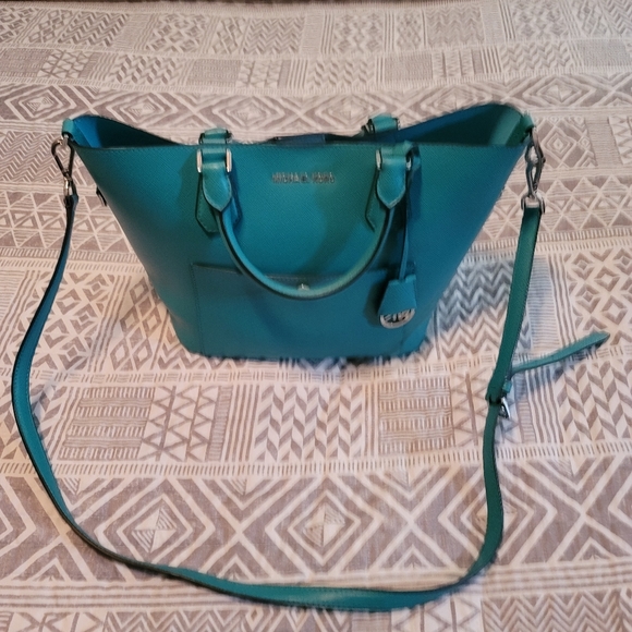 Stunning Michael Kors Large Turquoise Tote - RARE/HTF - Picture 15 of 15